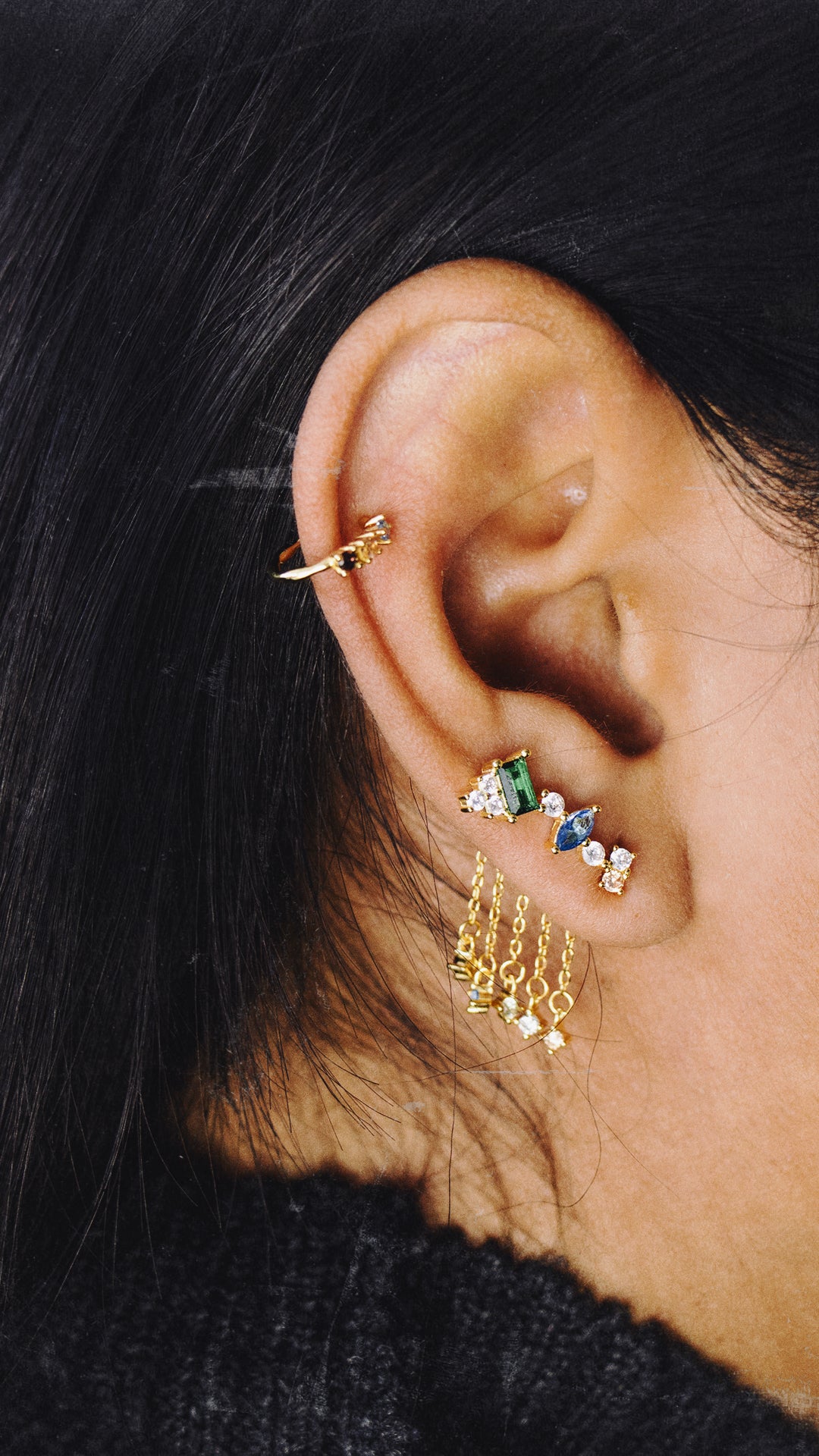 Ear Cuff Dorado Flecos Multicolor