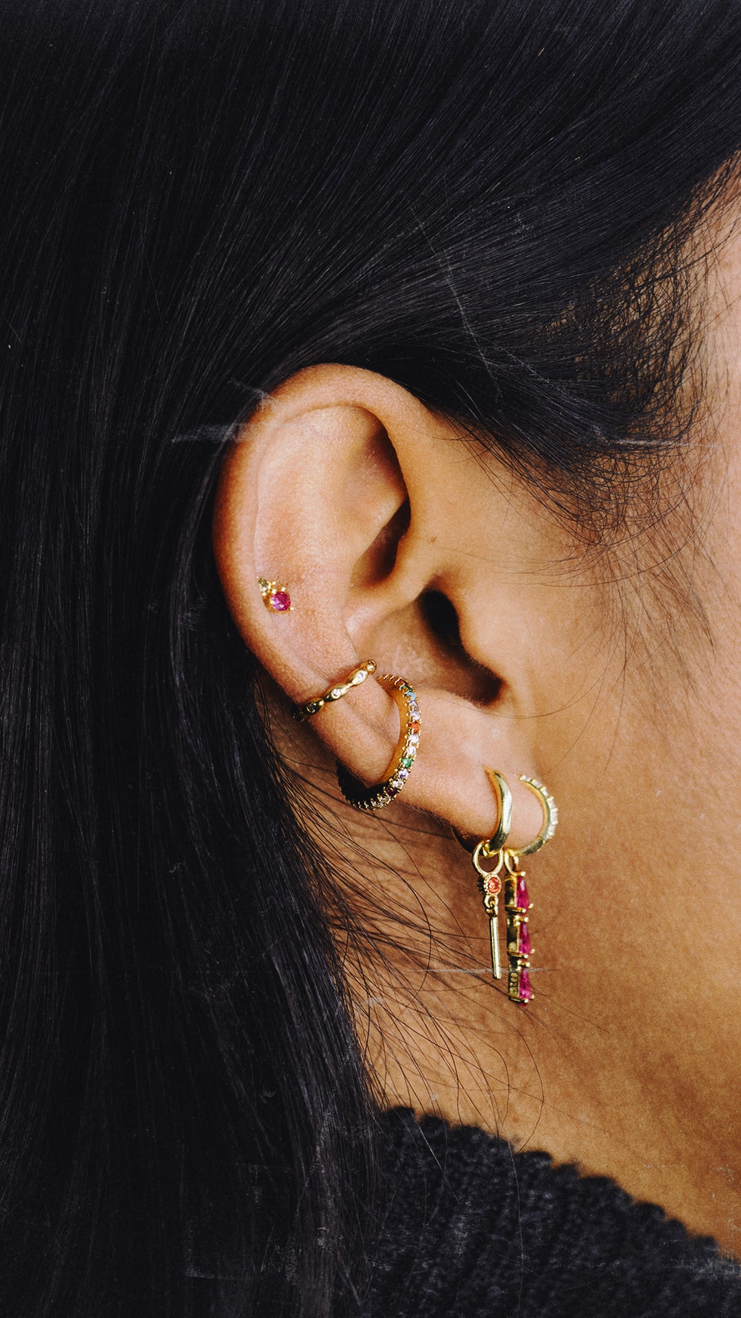 Charm Para Piercing Dorado Tres Gotas Zirconia Rosa