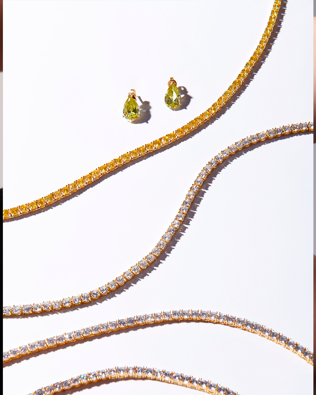 Collar Largo Dorado Zirconia Blanca