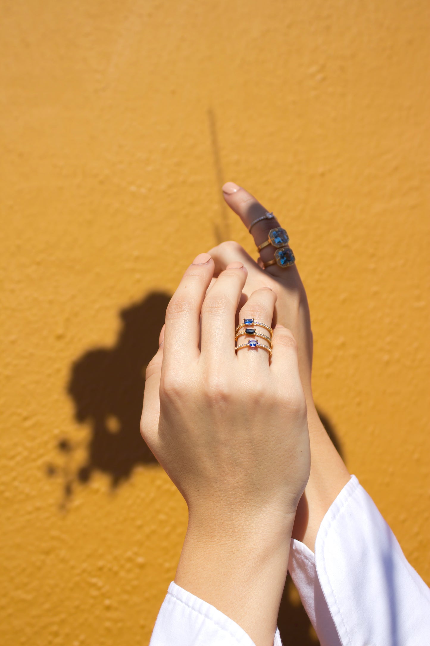 Anillo Dorado Princesa Zirconia Negra