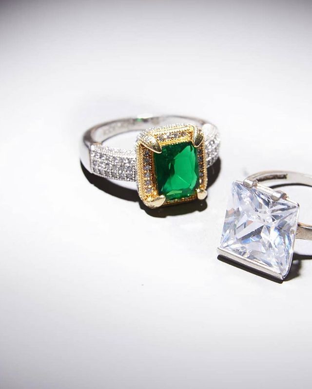 Anillo Plata Zirconia Verde Marco Dorado