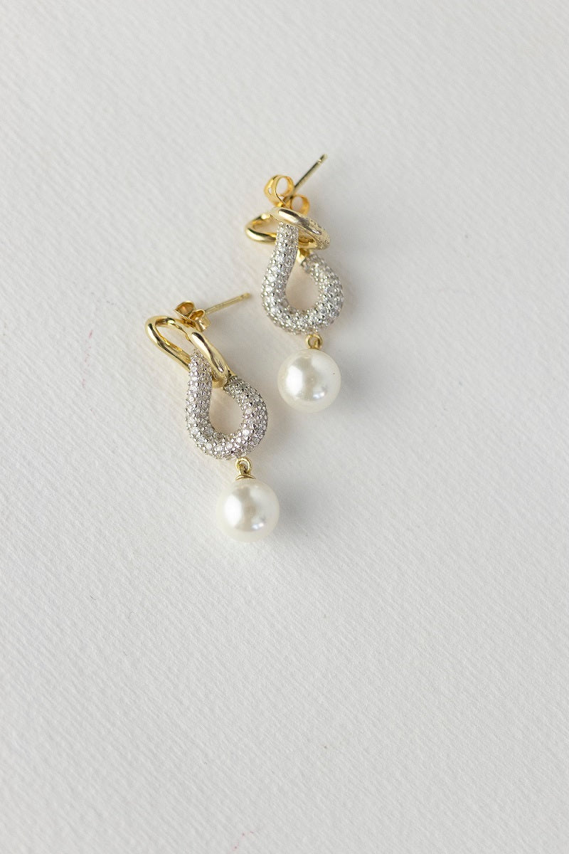 Aretes Lazo Dorado Zirconia Blanca y Perla