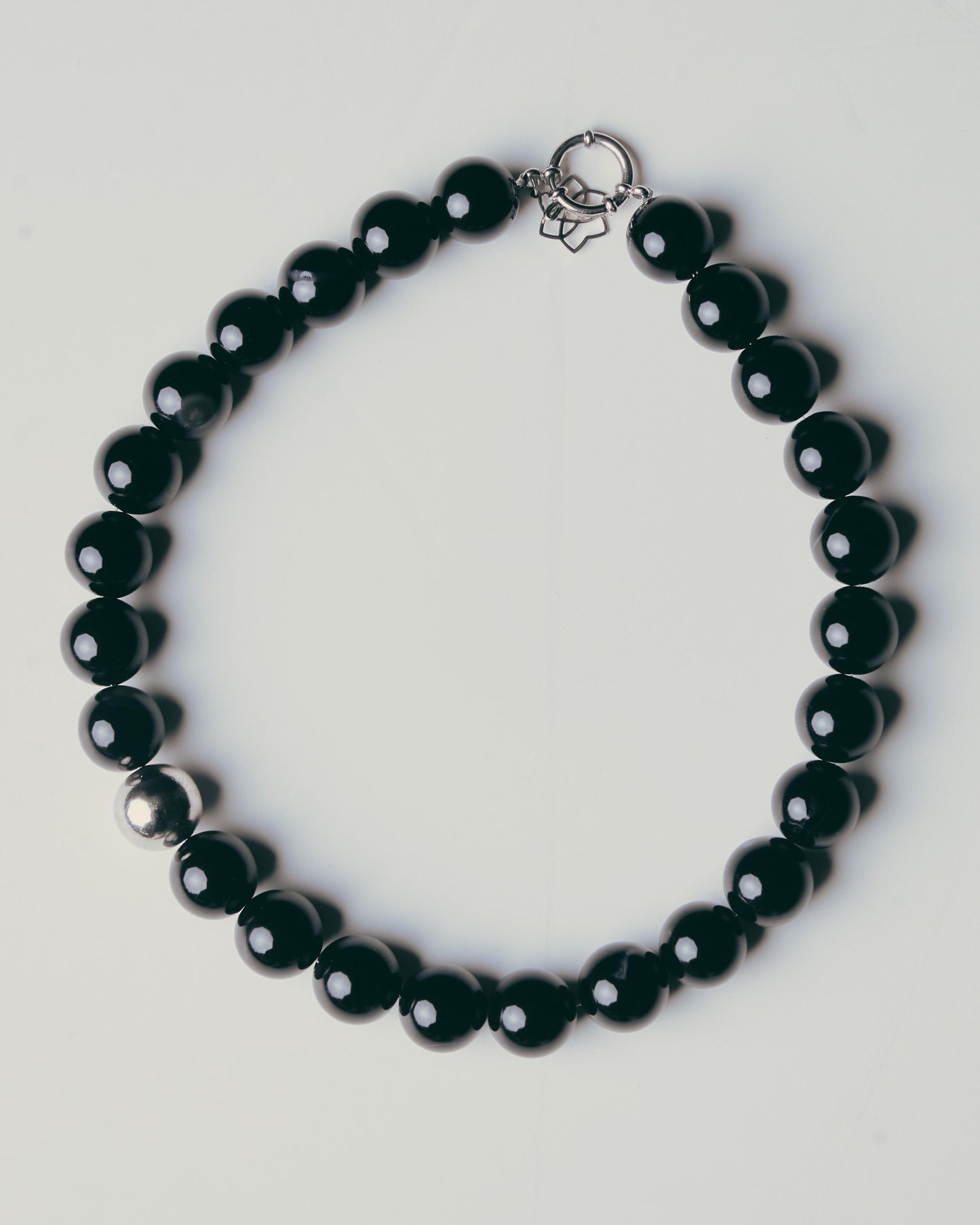 Collar Ágata Negro Esfera Plata