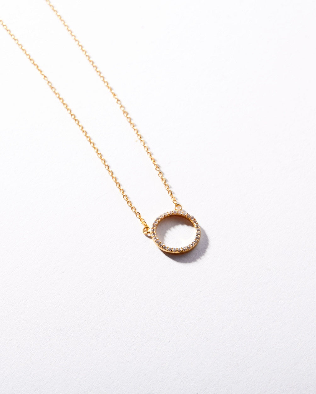 Collar Círculo Dorado Zirconia