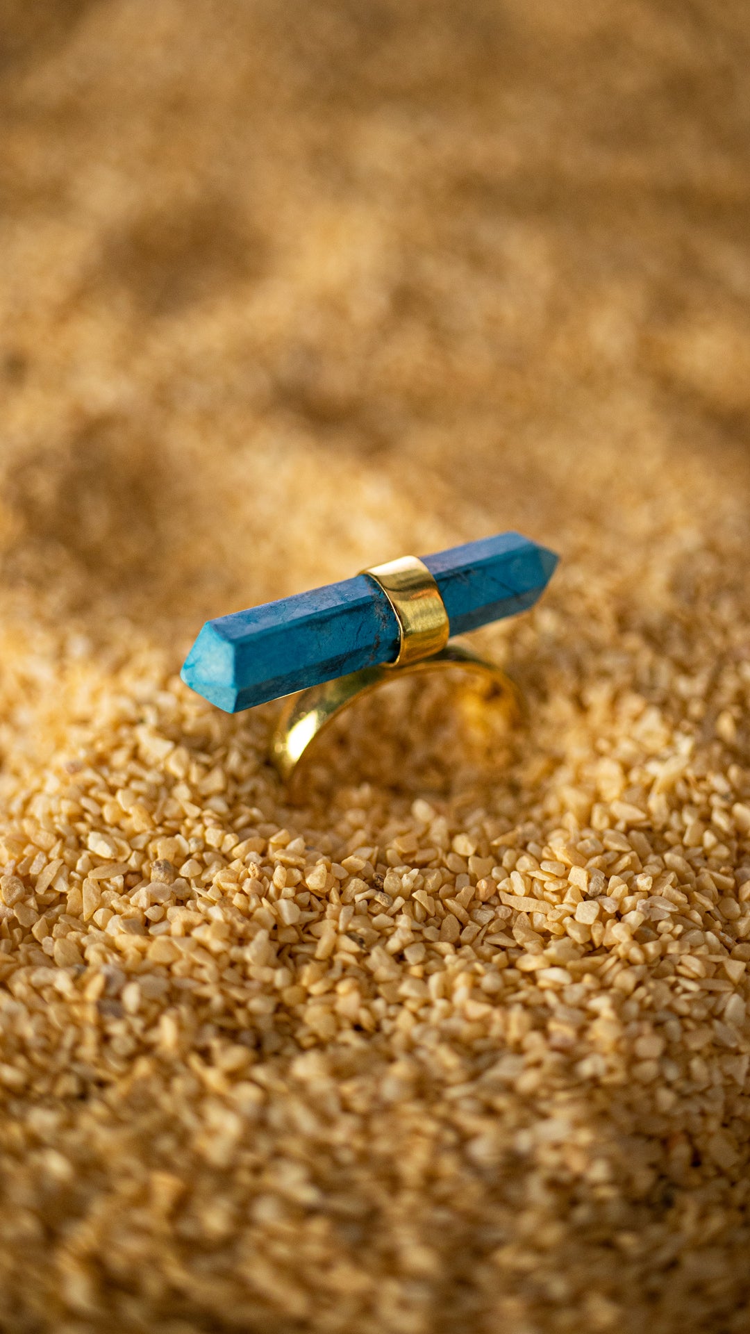 Anillo Dorado Piedra Cuarzo Azul