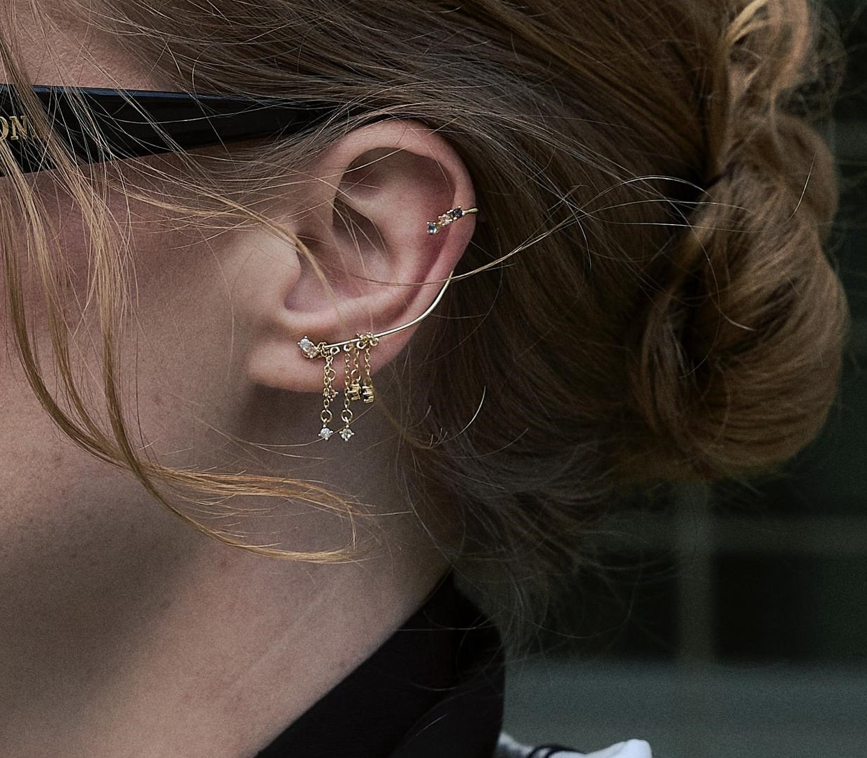 Ear Cuff Dorado Flecos