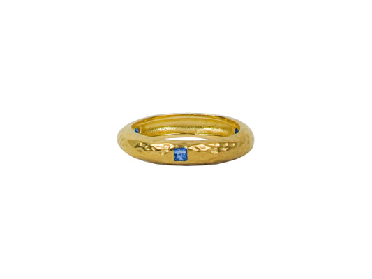 Anillo Dorado Texturizado Zirconia Azul