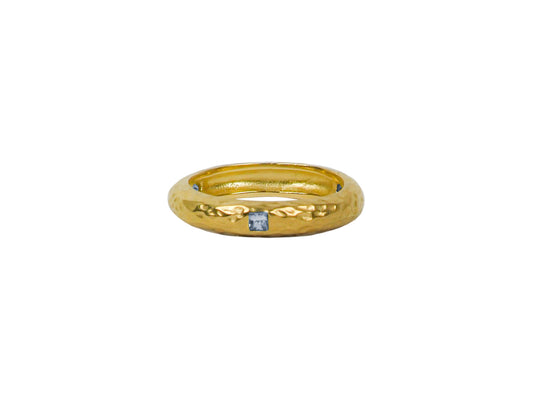 Anillo Dorado Texturizado Zirconia Azul Cielo