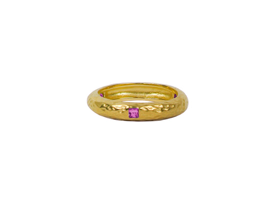 Anillo Dorado Texturizado Zirconia Rosa