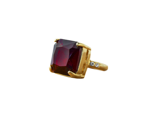 Anillo Dorado Piedra Roja